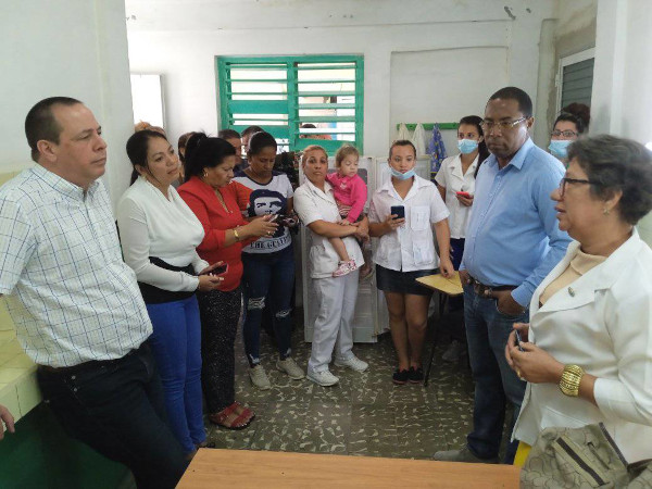 Candidates for the Cuban Parliament visit the districts of Los Negros and Maffo 4 candidatos contramaestre