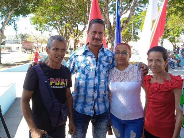 Candidates for the Cuban Parliament visit the districts of Los Negros and Maffo 6 Candidates for the Cuban Parliament exchange with the common people in Maffo and Los Negros.