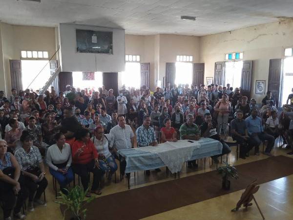 Candidates for the Cuban Parliament visit the districts of Los Negros and Maffo 5 Contramaestre candidates for the Cuban Parliament change with the common people in Maffo and Los Negros