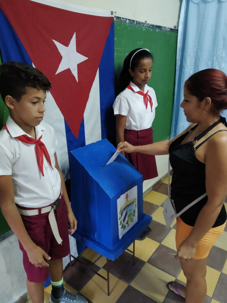 Democracy, the basis for the Cuban election system 5 Children are the guardians of polling stations in elections in Cuba