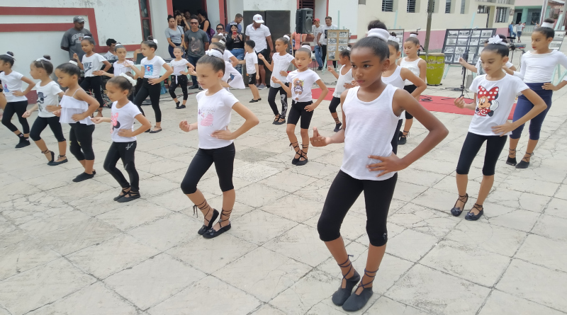 Contramaestre with enthusiasm towards May Day 4 Towards May Day in Contramaestre