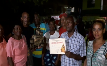 Neighborhood Award granted to a family in Contramaestre 1 A family in Contramaestre awarded for their outstanding community work.