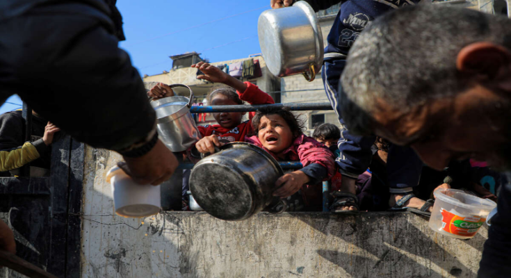 Israel forcing Palestinians to starve just kilometers from trucks filled with food 1 Israel forcing Palestinians to starve just kilometers from trucks filled with food