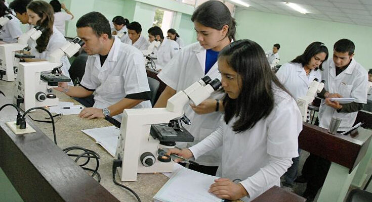 Cuba to graduate more than 12,000 new medical science professionals this year