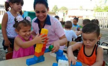 Children's happiness counts in Cuba 1 Children enjoy their happiness