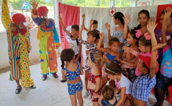 A day different for a community of the Plan Turquino 1 The Mascarada Theater with the clowns Raspadura and Rastrillo.