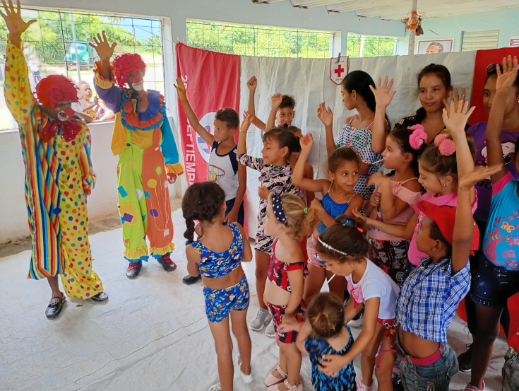 A day different for a community of the Plan Turquino 9 The Mascarada Theater with the clowns Raspadura and Rastrillo.