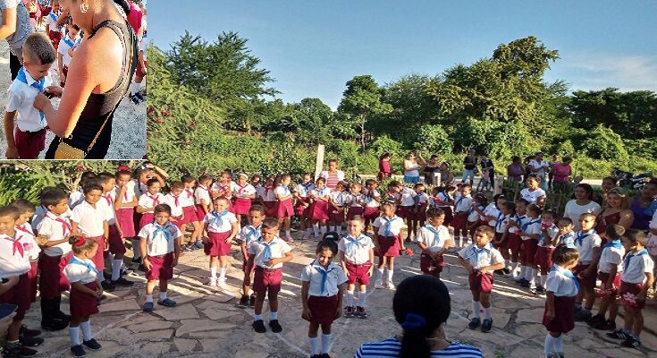 Contramaestre students join the Pioneer Organization