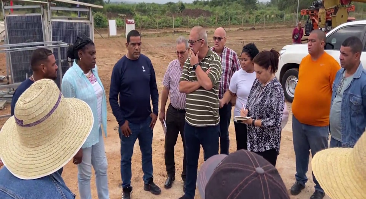 Visit to solar park in Contramaestre Minister of Energy and Mines