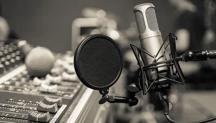 Radio, a glance at its history 1 Radio, a glance at its history