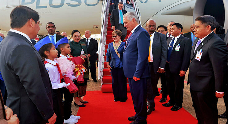 Cuban President Arrives in Laos 1 2.016 / 5.000 Cuban President Arrives in Laos