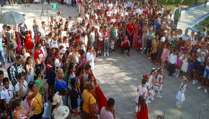 Children in Contramaestre honor José Martí 3 Children in Contramaestre honor Jose Marti