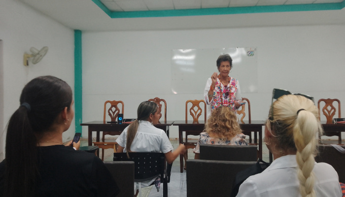 Psychology Professionals Discuss in Contramaestre 1 Psychology Professionals Discuss in Contramaestre