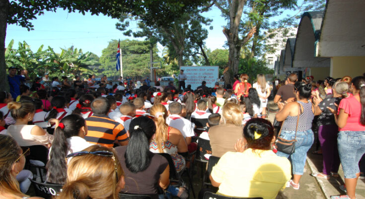 Contramaestre con un día feliz, reinicio del curso escolar 1 Reinicia curso escolar 2021-2022