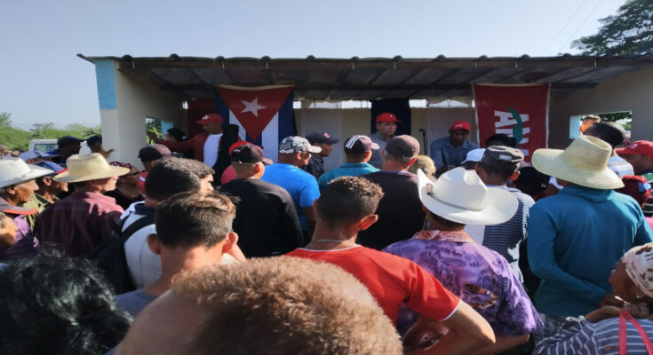 Encuentros de autoridades con productores de alimentos en Laguna Blanca 1 Inicia campaña de siembre de frio en Laguna Blanca