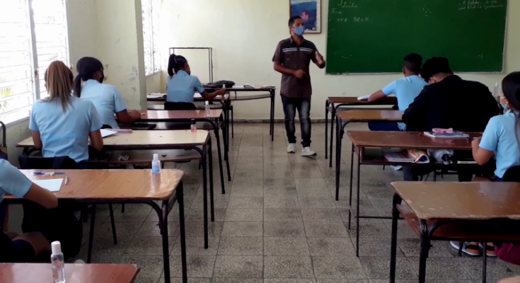 A las aulas más de 17 mil estudiantes en Contramaestre 1 A las aulas más de 17 mil alumnos y estudiantes en Contramaestre y resistencia