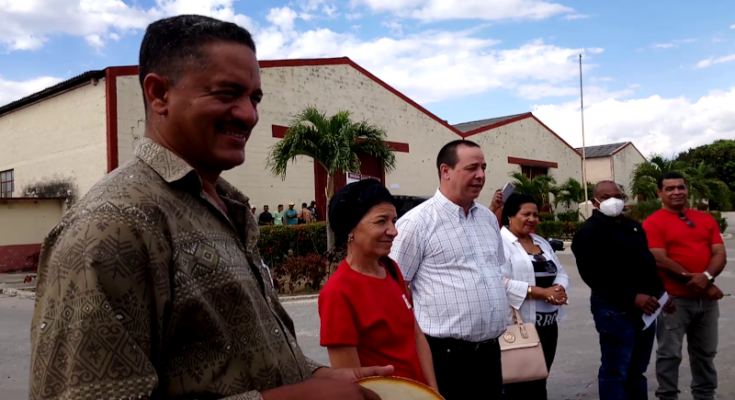 Candidatos por Contramaestre al Parlamento cubano intercambian con colectivos laborales