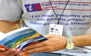 Verdaderos Quijotes reparten la luz del arte