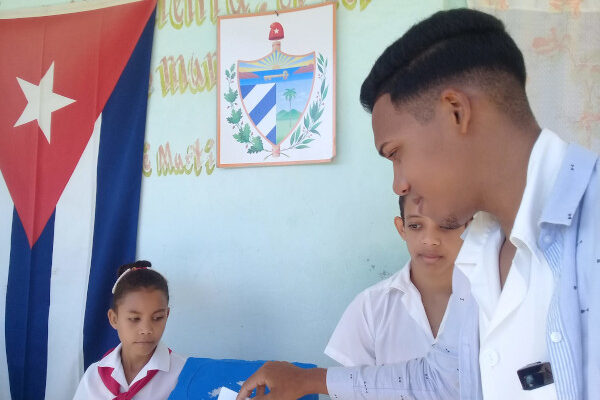 Contramaestre superó el 78 por ciento de asistencia a las urnas 1 Pueblo de Contramaestre con un 78 por ciento de asistencia a las urnas en elecciones nacionales