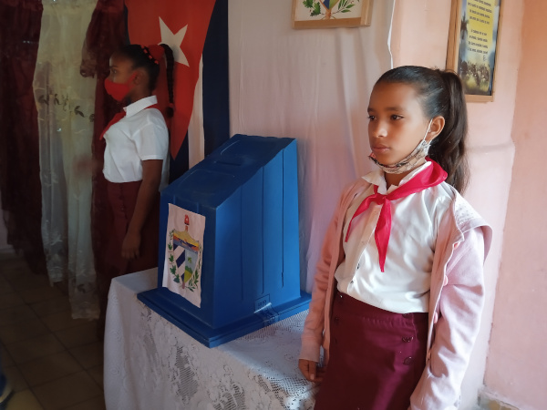 Contramaestre vota por la Patria y la Revolución 5 pioneros urnas contramaestre