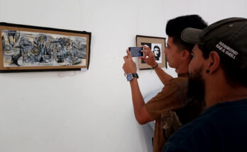 Exposición Aroma de mujer en galería de arte de Contramaestre