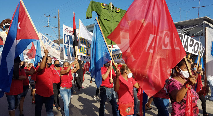 Manos y corazón a Cuba