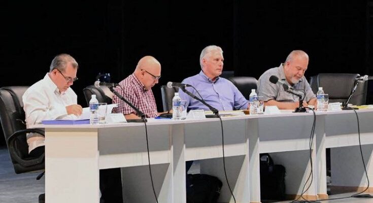 Presidente cubano encabeza reunión de chequeo en oriente cubano 1 Presidente cubano de visita en el oriente