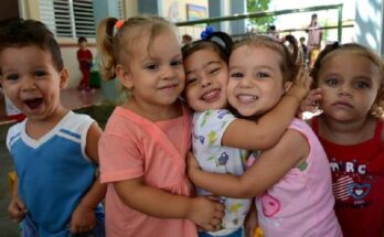 De fiesta la esperanza en Cuba 9 Niños de fiesta en Cuba