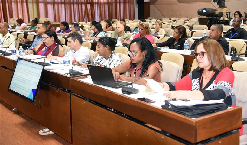 Diputados de Cuba analizan medidas para el control de precios 2 Asamblea Nacional del Popder Popular analiza tema control de precios en Cuba