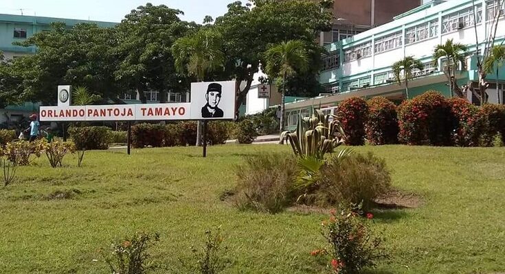 En nombre del pueblo… Gracias Fidel 1 Trabajadores del hospital Orlando Pantoja de Contramaestre fundado por Fidel Castro en 26 de Julio