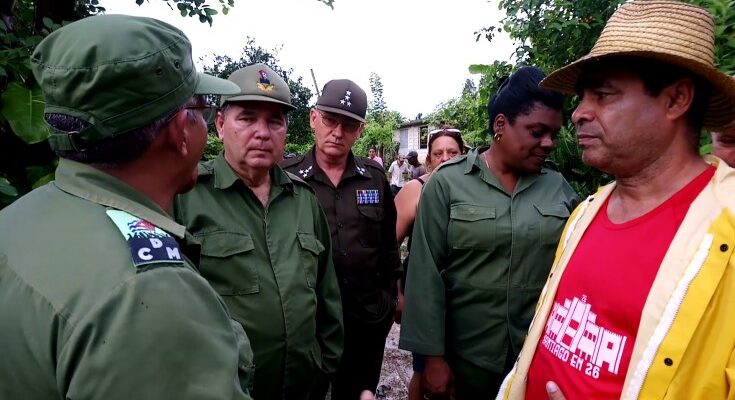 Con el pueblo y junto al pueblo, estilo de dirección que Fidel mostró desde el Moncada 1 Fidel y el Moncada