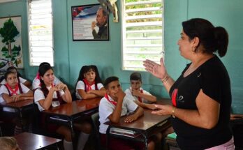 Maestros cubanos, gratitud a una labor 1 curso escolar en Contramaestre