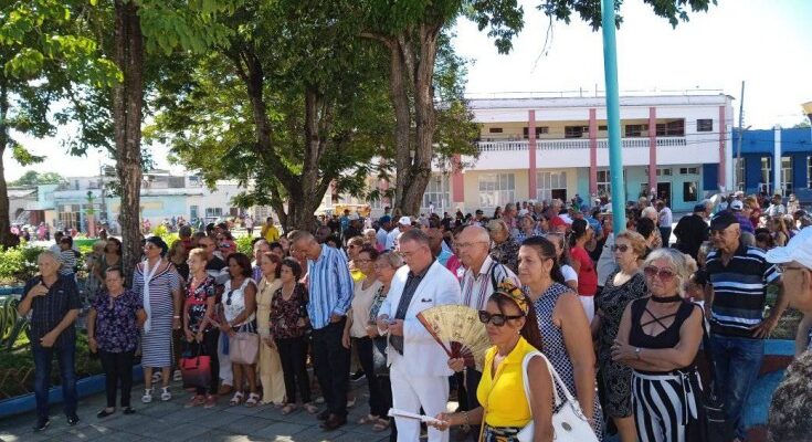 Celebran Bungueros Guerreros de Cuba aniversario 50 de creadas las escuelas en el campo 1 Grupo Bungueros Guerreros de Cuba se reunen en Contramaestre