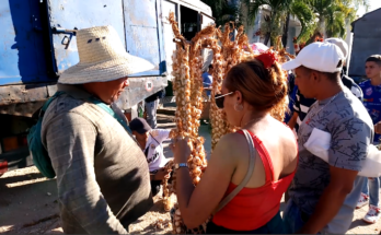 Productos agropecuarios en feria de Contramaestre