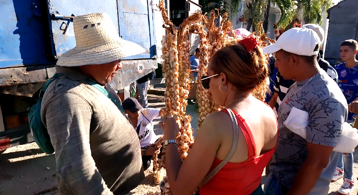 Productos agropecuarios en feria de Contramaestre