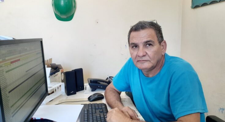 Emilio Selín, cuerpo y alma entregados al sector eléctrico 1 Selín destacado trabajador del sector eléctrico en Contramaestre