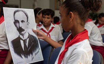 Seminternado Ernesto Guevara saluda el natalicio 171 de José Martí 1 Homenaje a José Martí en Contramaestre