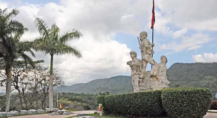 Tercer Frente Oriental: donde nunca faltan flores, amor y respeto 1 Aniversario del Tecer Frente Oriental Mario Muñoz Monroe