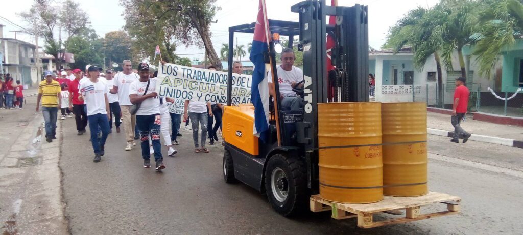 Inicia desfile por el Día Internacional del Proletariado en Contramaestre 2 438082399 8154316097931796 3225594009521174686 n