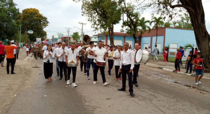 Inicia desfile por el Día Internacional del Proletariado en Contramaestre 1 Inicia desfile del Primero de Mayo en Contramaestre