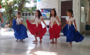 Jóvenes y pioneros en aniversario del 4 de abril