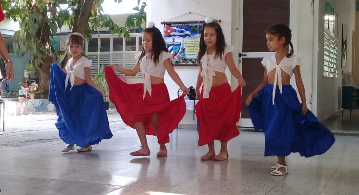 Jóvenes y pioneros comunistas de aniversario 1 Jóvenes y pioneros en aniversario del 4 de abril