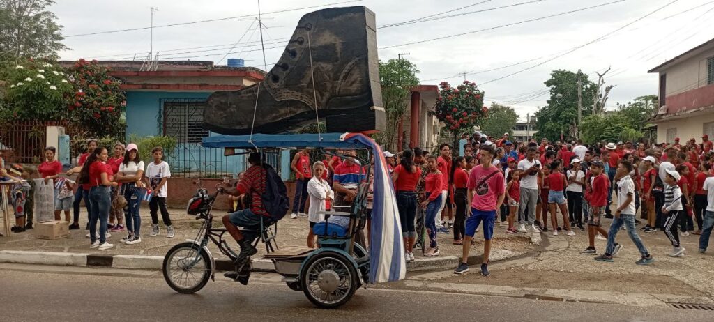El pueblo de Contramaestre se concentra para otro desfile por el Primero de mayo 5 photo 2024 05 01 07 44 33