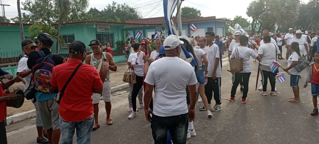 El pueblo de Contramaestre se concentra para otro desfile por el Primero de mayo 4 photo 2024 05 01 07 45 40