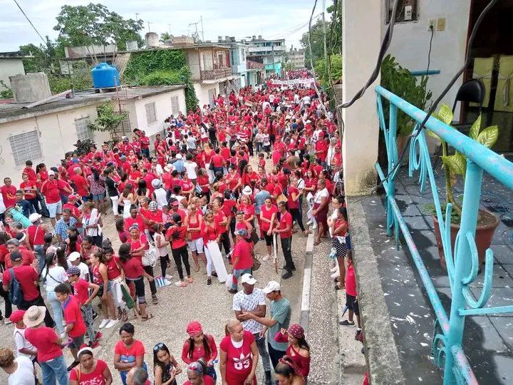 El pueblo de Contramaestre se concentra para otro desfile por el Primero de mayo 6 photo 2024 05 01 07 50 05