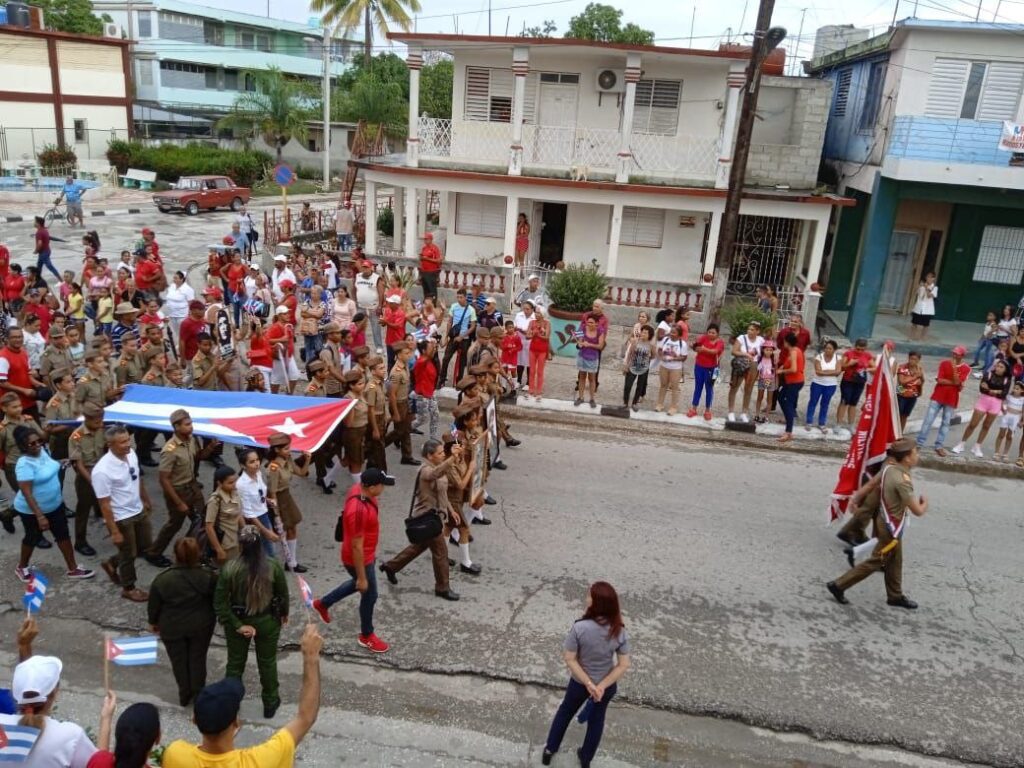 Inicia desfile por el Día Internacional del Proletariado en Contramaestre 5 photo 2024 05 01 08 22 10