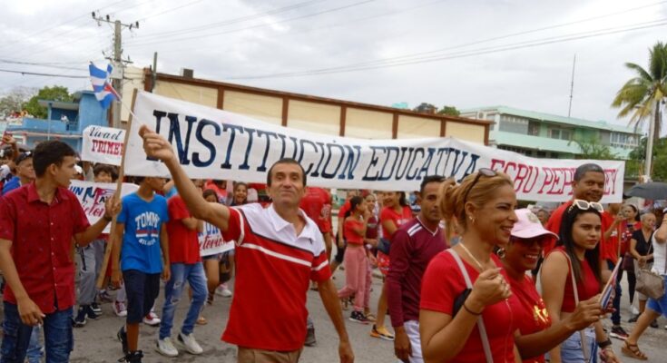 Educadores convocados al desfile 1 Primero de Mayo de 2024 en Contramaestre