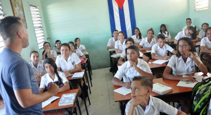 Esfuerzo, resistencia y amor en el nuevo curso escolar 1 Curso escolar en Cuba