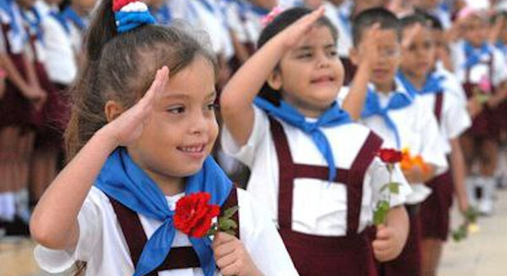 La primera vez de una pañoleta azul 1 Pañoleta azul
