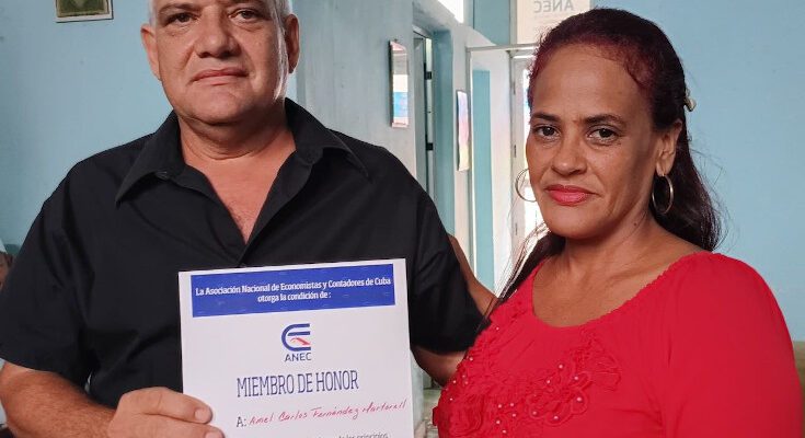 Reciben Anecistas de Contramaestre Condición de Honor y de Distinguido 1 Congratulados anecistas de Contramaestre